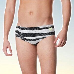 NWT SPEEDO Men's Contort Stripes Swimsuit Brief Endurance+ Size 30 Black / White